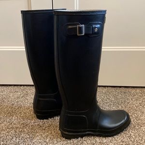 Women’s Hunter Boots size 9. Great condition!